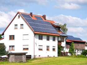 Dank Mieterstrom können auch Bewohnerinnen und Bewohner 
von Mehrfamilienhäusern Solarstrom vom eigenen Dach nutzen.