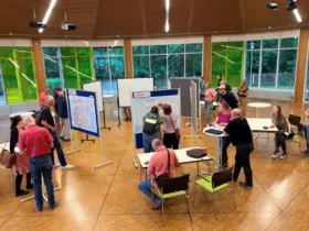 Für jeden Ortsteil eine Pinnwand: In der Bürgerhalle konnten Interessierte ihre Verbesserungsvorschläge für Schwarzenbruck anbringen.