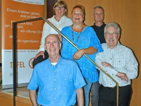 Tafel-Landesvorsitzender Peter Zilles (vorne) mit einem Teil des Vorstands (von links): Monika Feustel, Sabine Fiedler, Carsten Müller und Thomas Schott.