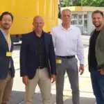 Von links: Markus Ehm (DHL), Bürgermeister Harald Danzl, Bernd Kloos (DHL) und Florian Prey (Leiter Paketzentrum Feucht).