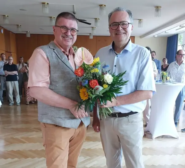 Nach fast 41 Dienstjahren bei der Rummelsberger Diakonie verabschiedet Vorstandsmitglied Karl Schulz „einen Menschen mit Herz, Verstand und klarer Haltung.“