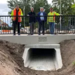 Von links: Udo Satzinger vom Büro Meyer & Schmidt aus Lauf, Bürgermeister Harald Danzl, Bauamtsleiter Andreas Brandmann und Christian Weizer von der Firma Max Bögl. 