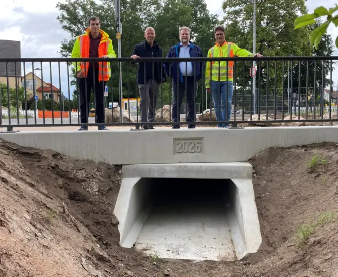 Von links: Udo Satzinger vom Büro Meyer & Schmidt aus Lauf, Bürgermeister Harald Danzl, Bauamtsleiter Andreas Brandmann und Christian Weizer von der Firma Max Bögl.