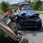Ein Anhänger hatte sich überschlagen und war auf die Gegenfahrbahn geraten.