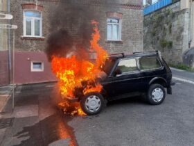 In Flammen stand der Motorraum dieses Autos in der Mühlgasse.