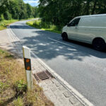 Damit für die künftige Logistik-Zufahrt des Krankenhauses Rummelsberg beim Linksabbiegen nicht der gesamte Verkehr ausgebremst wird und die Sicherheit für alle Verkehrsteilnehmer gegeben ist, wird eine Abbiegespur geschaffen.