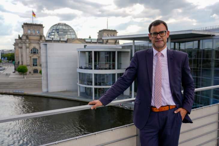 Ralph Edelhäußer, Bundestagsabgeordneter der Landkreise Roth und Nürnberger Land, freut sich auf Bewerbungen aus seinem Wahlkreis.