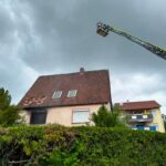Ein Feuer in einem Einfamilienhaus hat am Sonntagnachmittag einen Großeinsatz in Reichenschwand ausgelöst.