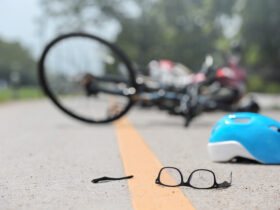 Der Radfahrer wurde beim Unfall leicht verletzt. (Symbolfoto)