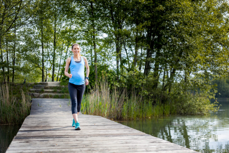 Neben der Bewegung steht beim Babybauch-Walk der Austausch der Teilnehmer im Vordergrund.