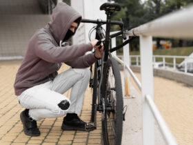 Mehrere Fahrräder im Wert von insgesamt mehr als 9000 Euro sind in dieser Woche in Feucht gestohlen worden. Die Polizei sucht Zeugen. (Symbolbild)