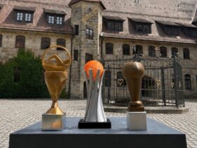 Um diese Pokale, allesamt hergestellt im Berufsvorbereitungsjahr (BVJ) Metalltechnik und Recycling, geht es beim Landessportfest.