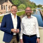 Norbert Dünkel (l.) und Schwarzenbrucks Bürgermeister Martin Glienke tauschten sich im Rathaus aus.