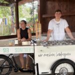 Für viel Freude sorgte das Eisfahrrad: Bei großer Hitze besuchte der mobile Eisladen die Schulhäuser.