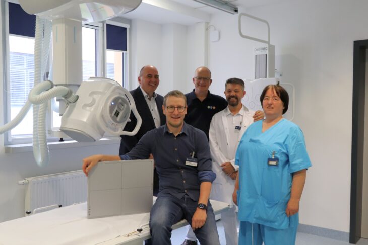 Von links: Geschäftsführer Guido Schmidt, Stefan Rippel, Leiter der Radiologie in den Krankenhäusern Lauf und Altdorf, Dr. Christian Grüneis von der Praxis Grüneis & Kausler, Dr. Ovidiu Jurcau, standortleitender Oberarzt, und Angelika Wiemann, medizinische Technologin für Radiologie am Krankenhaus Altdorf.