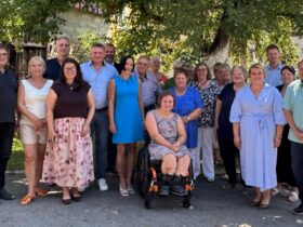 Unser Bild zeigt: Johannes Rocholl, Alexandra Zimmermann, Nina Bezold, Holger Riedelbauch, Udo Kraußer, Martina Maier, Kerstin Haushahn, Helmut Gebhardt, Edeltraud Koslitz, Anina Haushahn, Gabi Bleisteiner, Gertrud Brandmüller, Christine Jerneiczyk, Ursula Wirthmüller, Petra Gebhard, Christine Soller, Martina Hoffmann, Alexander Weik-Endres, Jessica Eitel und Hermann Imhof.