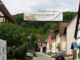 Nun offiziell Golddorf: Oberkrumbach.