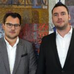 Willkommen im Landratsamt: Max Meyer und Leonard Rehm (von links).