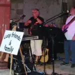 Lazy friends and familiy sind nicht zum ersten Mal in der Burg Grünsberg zu Gast.