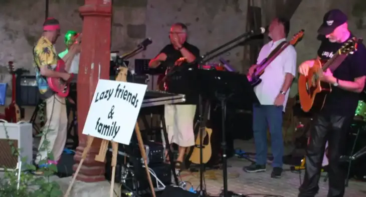 Lazy friends and familiy sind nicht zum ersten Mal in der Burg Grünsberg zu Gast.