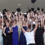 Fast wie bei einer Promi-Gala ging es an der Laufer Montessori-Fachoberschule zu, wo insgesamt 72 Absolventen bei der Abschlussfeier ihre Zeugnisse entgegennahmen.