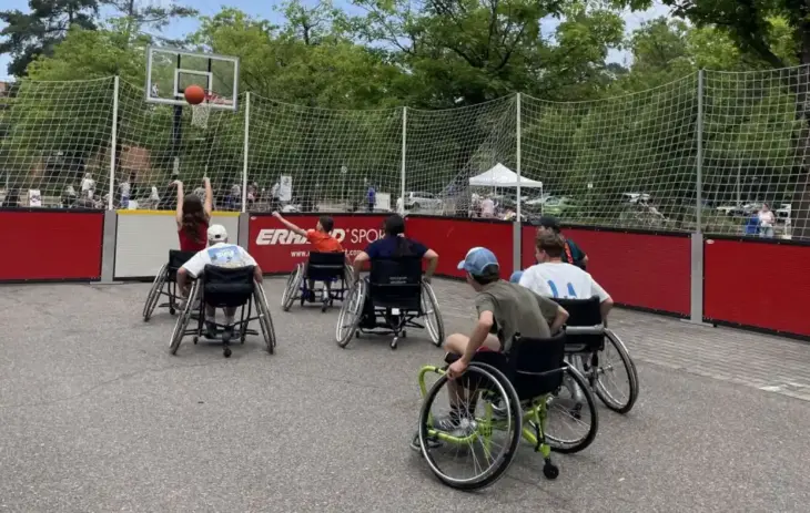 Beim Rollstuhlbasketball ging es hin und her. Auf eine Siegerehrung aber wurde seitens der Ausrichter bewusst verzichtet.