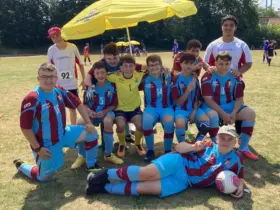 Fußball war eine von drei Mannschaftssportarten.