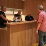 Feuchts Bürgermeister Harald Danzl (2. von links) spricht sich für die Modernisierung der Reichswaldhalle aus.