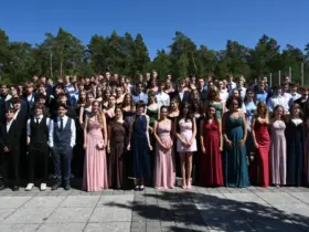 Die Schülerinnen und Schüler der Realschule in Röthenbach feierten ihren Abschluss.