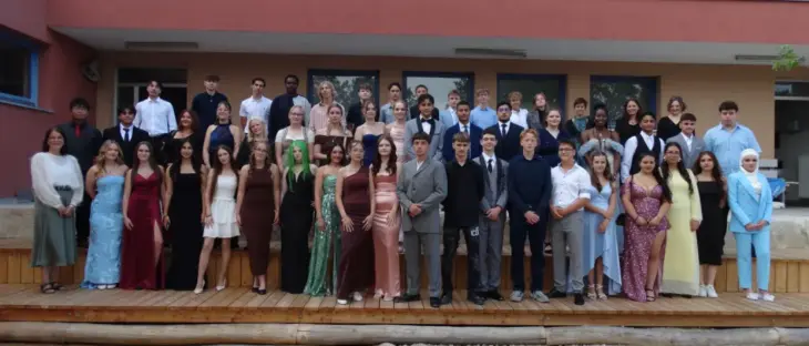 In Schale geworfen hatten sich die Absolventinnen und Absolventen der Mittelschule Schnaittach.