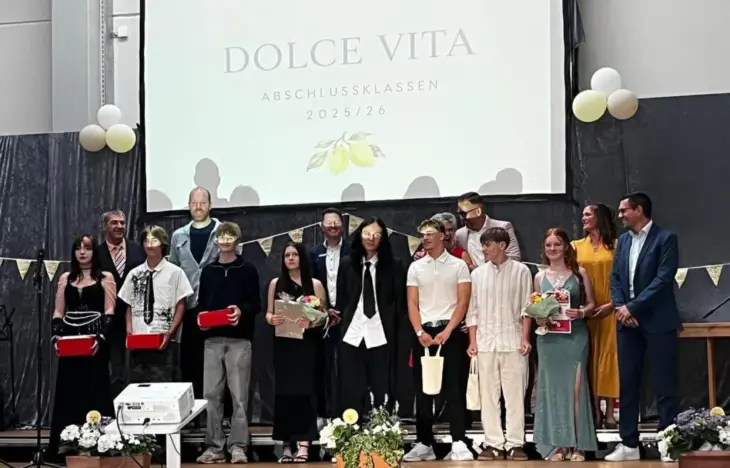 Die Abschlussfeier der Mittelschule Eckental fand unter dem Motto „Endlich frei… genieße das Leben. Dolce Vita.“ statt.