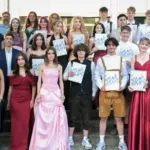 Die Zehntklässlerinnen und Zehntklässler verabschiedeten sich mit ihrem Abschluss von der Schule.