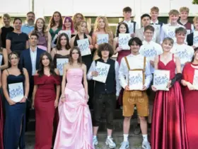 Die Zehntklässlerinnen und Zehntklässler verabschiedeten sich mit ihrem Abschluss von der Schule.