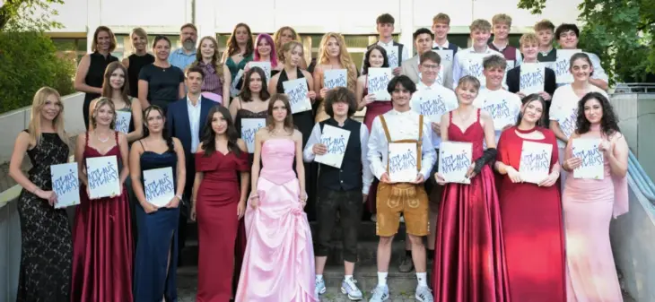 Die Zehntklässlerinnen und Zehntklässler verabschiedeten sich mit ihrem Abschluss von der Schule.