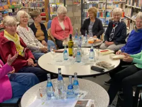 Austausch mit Gleichgesinnten über Gelesenes und Neues: Beim Treffen des Literaturkreises Schwaig wurde wie immer lebendig diskutiert.