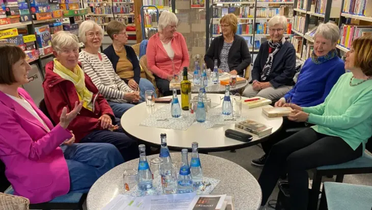 Austausch mit Gleichgesinnten über Gelesenes und Neues: Beim Treffen des Literaturkreises Schwaig wurde wie immer lebendig diskutiert.