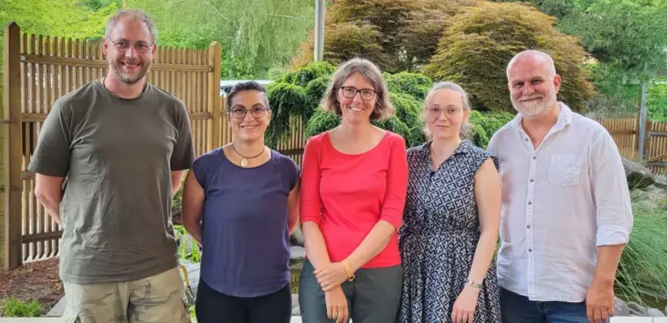 Maral Häckel und Sandra Twardzik (Zweite und Dritte von links, hier gemeinsam mit dem Vorstand) bilden künftig die neue Doppelspitze der Röthenbacher Grünen.