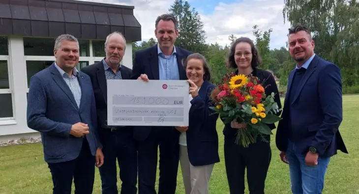 Diakone Alexander Loos, Diakon Mathias Kippenberg, Dr. Tobias Gaydoul, Prof. Dr. med. Beate Winner und Klara Metzner (beide Uniklinikum Erlangen) und Klaus Kolb, Vorstand Rummelsberger Stiftungen (von links).