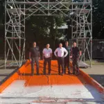 Bei der Übergabe der mobilen Dekontaminationsschleuse (von links): Marcus Sperber, Holger Herrmann, Armin Kroder, Christoph Müller und Tobias Seitz.