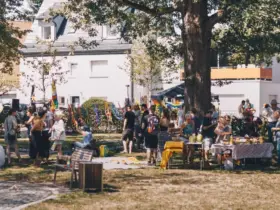 Im Sarner Park in Rückersdorf haben am Samstag Menschen für Solidarität und Zusammenhalt demonstriert.