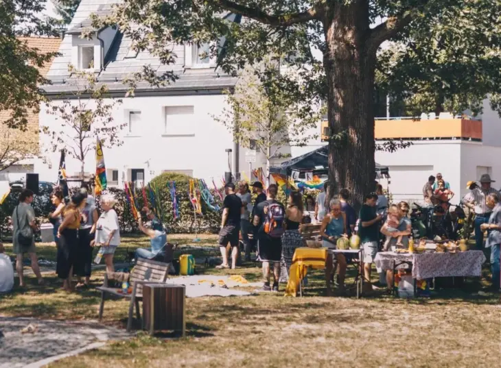 Im Sarner Park in Rückersdorf haben am Samstag Menschen für Solidarität und Zusammenhalt demonstriert.