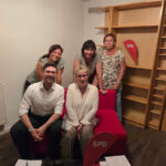 Der SPD-Ortsverein (Antonietta Cersosimo, Elena Pechar, Christine Albrecht, vorne: Daniel Illauer) lud Gabriela Heinrich ein.
