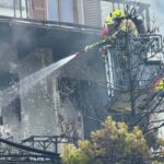 Die Hersbrucker Feuerwehr unterstützte mit ihrer Drehleiter.
