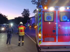 Der verletzte Motorradfahrer musste in ein Krankenhaus eingeliefert werden.
