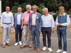 Armin Kroder, Bastian Pfrogner, Walter Schnell, Prof. Dr. Kraus, Hans Henninger und Marco Meier (von links).