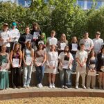 Die Schülerinnen und Schüler überzeugten mit besonders guten Abschlussnoten und wurden vom Schulamt dafür ausgezeichnet und beschenkt.