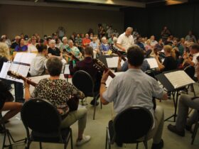 Jürg Kindle trat bereits 2022 auf dem Internationalen Gitarrenfestival Hersbruck auf - damals mit Festivalorchester.