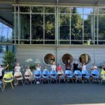 Mit viel Kreativität und Farbe verwandelten 29 Kinder und Jugendliche bei der Ferienaktion des Förderkreises der Musikusse Stühle in Kunstwerke.