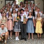Schweißtreibendes Fest unter freiem Himmel: Die Pommelsbrunner Kirchweih lockte bei sommerlichem Wetter zahlreiche Besucher auf den Dorfplatz.