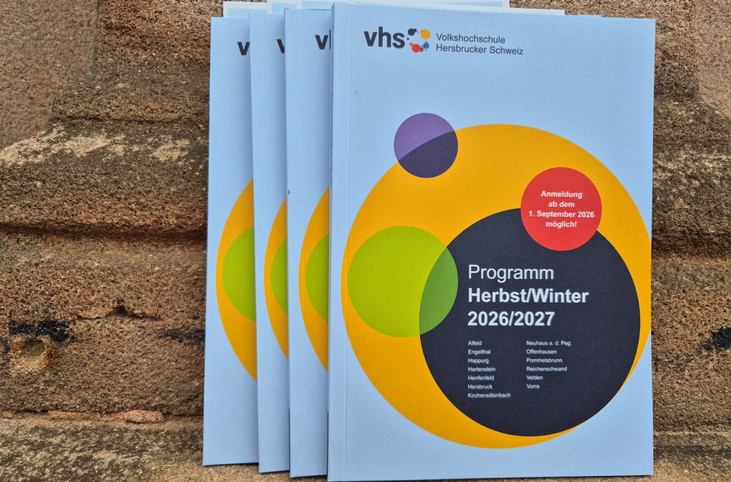 Das Programmheft der vhs Hersbrucker Schweiz für das Herbst- und Wintersemester liegt jetzt in den Stadt- und Gemeindeverwaltungen, in Banken und Geschäften aus.